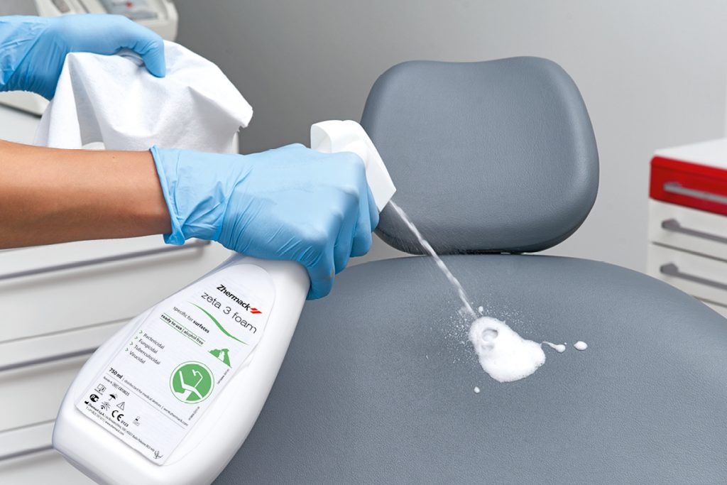 Pulizia e disinfezione delle superfici sono interventi cardine per prevenire la diffusione di infezioni.