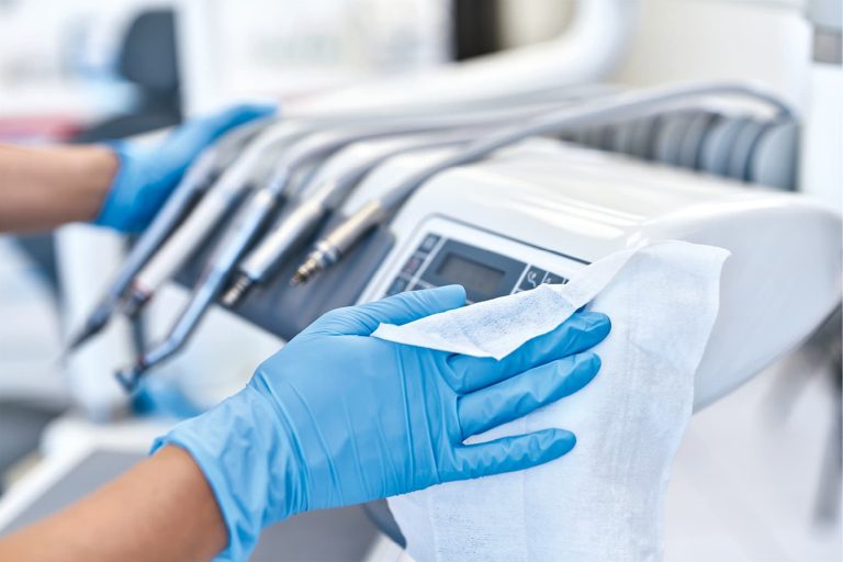 L’uso dei disinfettanti odontoiatrici: il rischio chimico e biologico